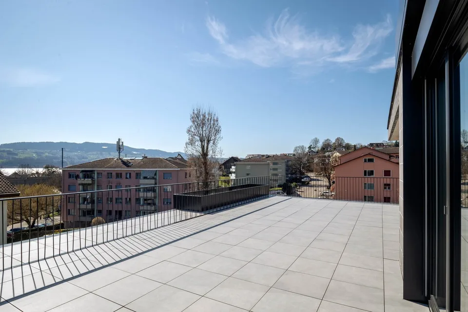 Exklusive und hochwertige 4.5-Zimmer-Terrassenwohnung - Ihr Traumdomizil mit Teilseesicht in Uerikon – Foto 17 von 21
