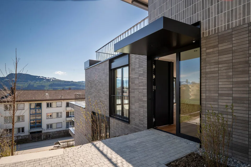 Exclusive and high-quality 4.5-room terrace apartment - Your dream home with partial lake view in Uerikon