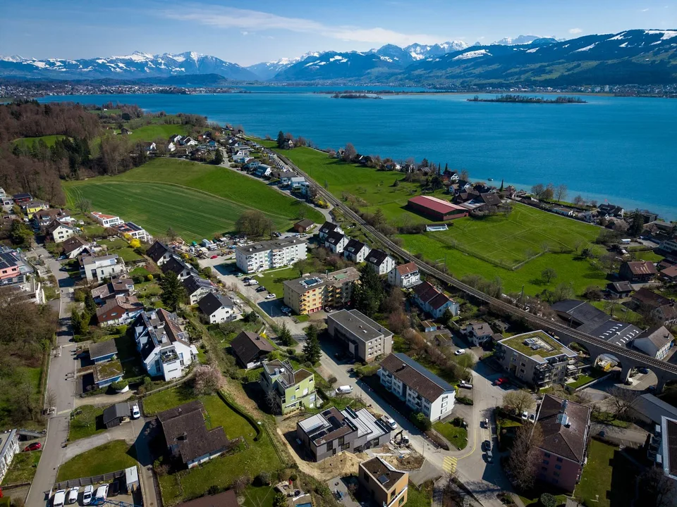 Exklusive und hochwertige 4.5-Zimmer-Terrassenwohnung - Ihr Traumdomizil mit Teilseesicht in Uerikon – Foto 20 von 21
