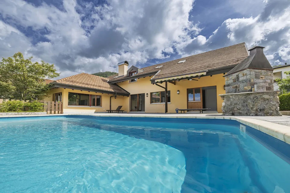 Villa d'exception de 9,5 pièces - Vue lac et montagnes sur la Riviera