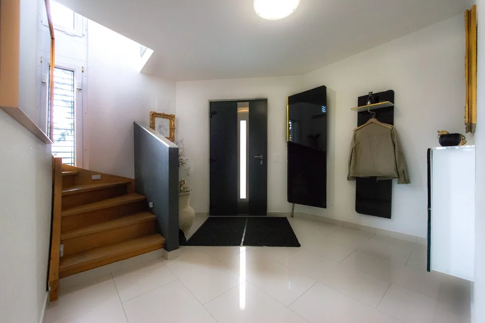 Eleganz, Licht und Wohnqualität auf hohem Niveau mit Stil und Ruhe.