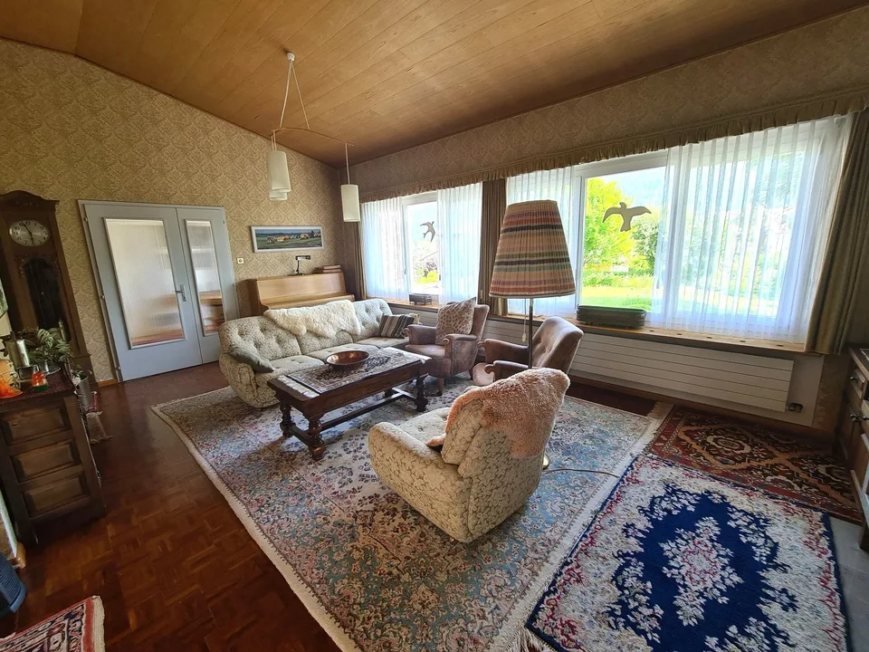 Sehr geräumige und charmante Villa, ideal auf einem großen, wunderschönen Grundstück gelegen – Foto 16 von 30