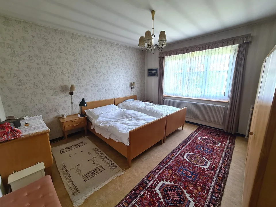 Sehr geräumige und charmante Villa, ideal auf einem großen, wunderschönen Grundstück gelegen – Foto 23 von 30