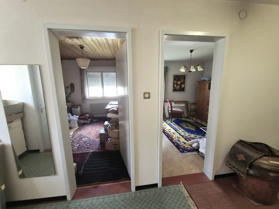 Sehr geräumige und charmante Villa, ideal auf einem großen, wunderschönen Grundstück gelegen – Foto 28 von 30