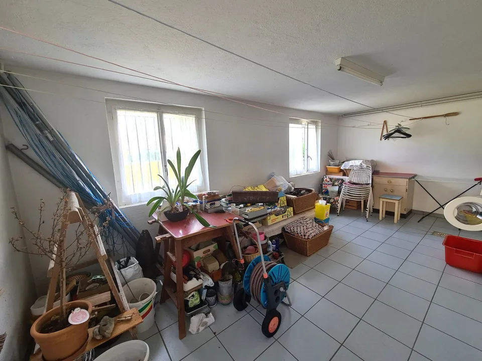 Sehr geräumige und charmante Villa, ideal auf einem großen, wunderschönen Grundstück gelegen – Foto 30 von 30
