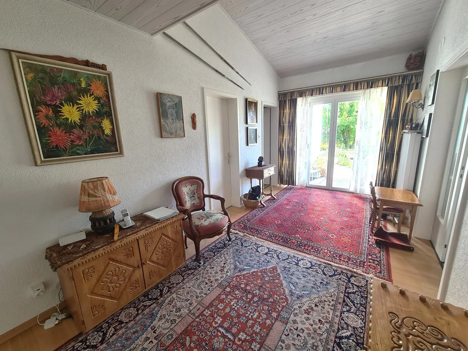 Sehr geräumige und charmante Villa, ideal auf einem großen, wunderschönen Grundstück gelegen – Foto 18 von 30