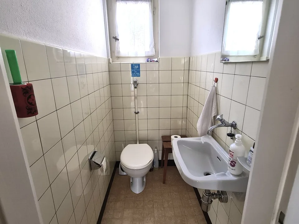 Sehr geräumige und charmante Villa, ideal auf einem großen, wunderschönen Grundstück gelegen – Foto 29 von 30