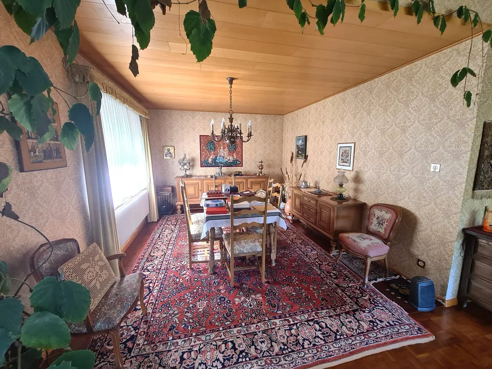 Sehr geräumige und charmante Villa, ideal auf einem großen, wunderschönen Grundstück gelegen – Foto 17 von 30