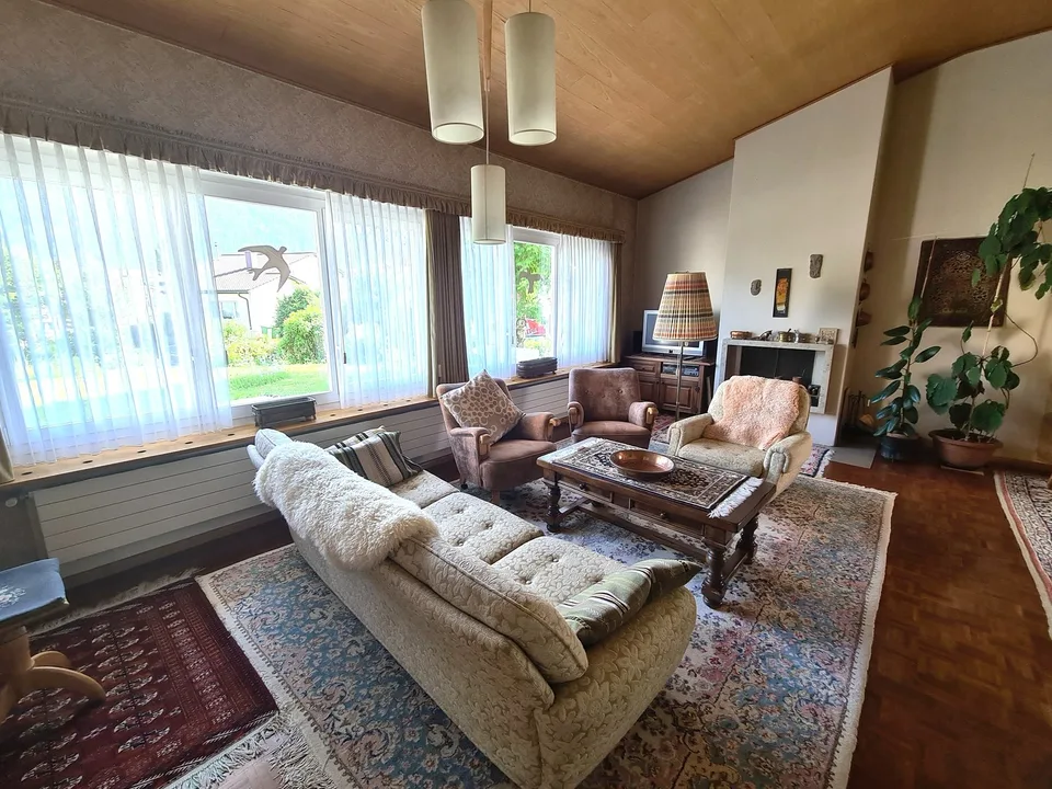 Sehr geräumige und charmante Villa, ideal auf einem großen, wunderschönen Grundstück gelegen – Foto 15 von 30