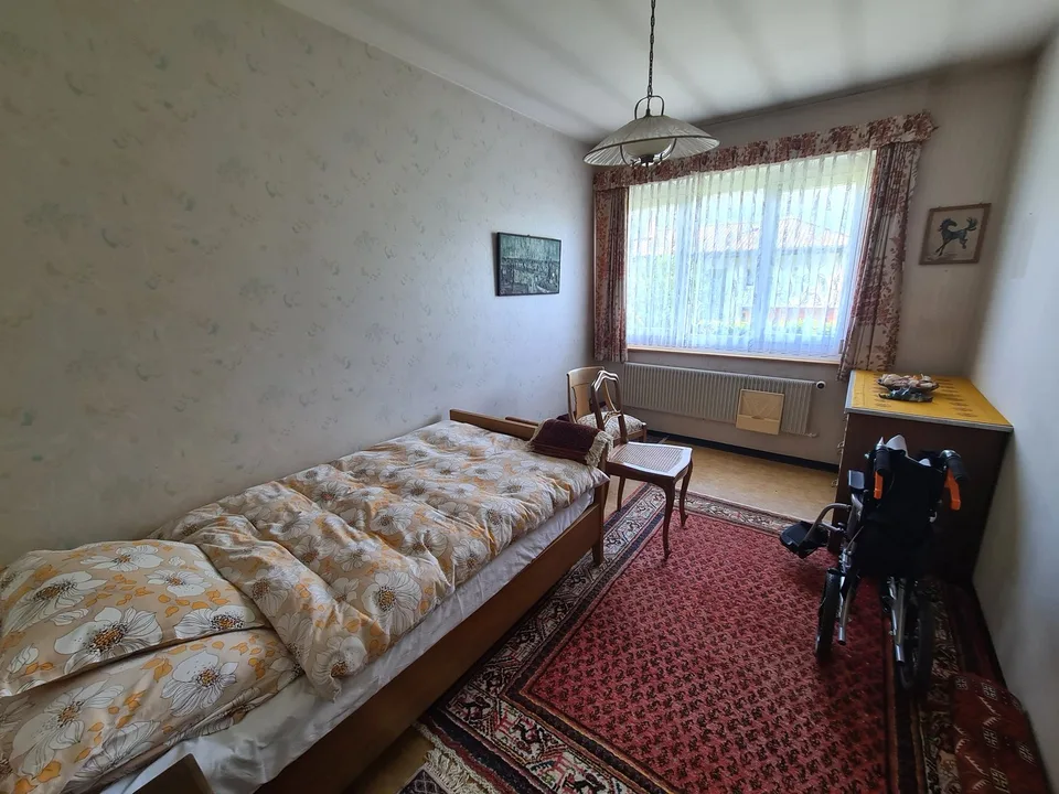 Sehr geräumige und charmante Villa, ideal auf einem großen, wunderschönen Grundstück gelegen – Foto 20 von 30