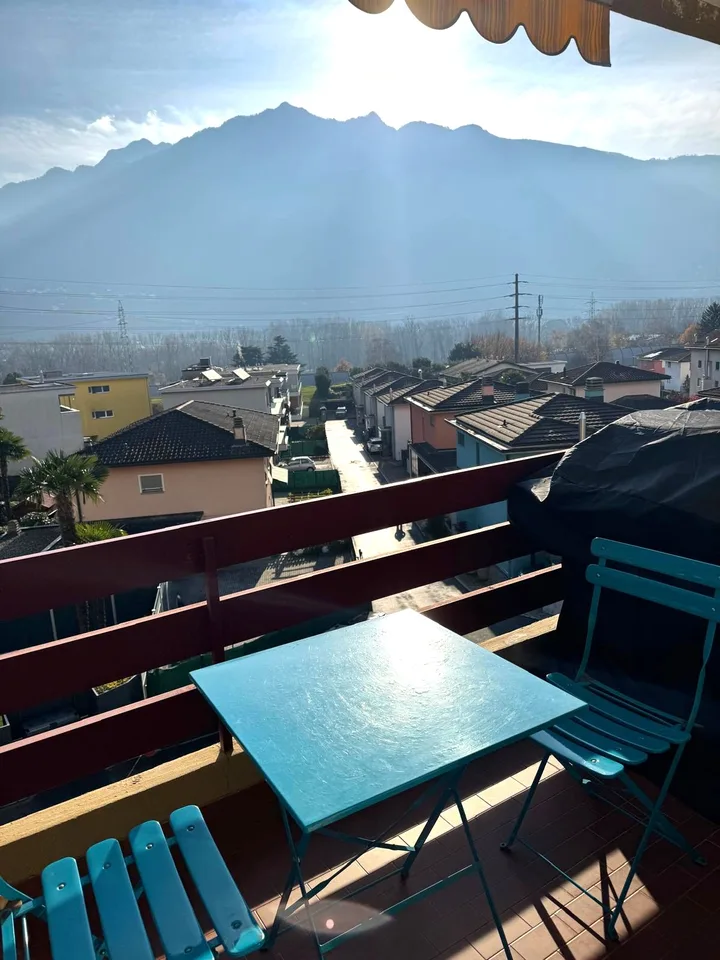 Gemütliche 3.5-Zimmer-Wohnung mit Balkon und Panoramablick in Sementina – Foto 10 von 11