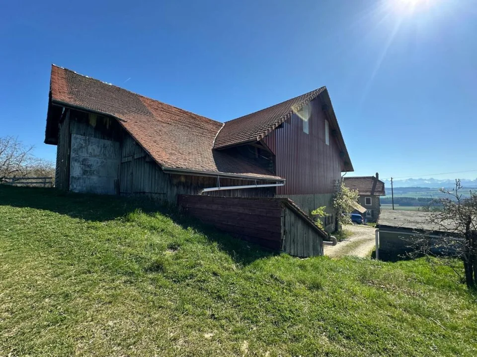 TERRAIN AVEC GRAND RURAL & COUVERT À TRANSFORMER EN HABITATION OU TOUT LE REZ POUR UNE ACTIVITÉ ET VOTRE HABITATION AU REZ SUPÉRIEUR, OU PLUSIEURS FAMILLES ?