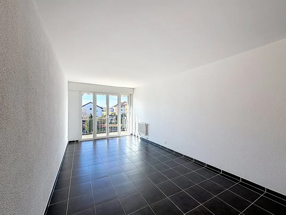 Ecublens, schönes Apartment im letzten Stock