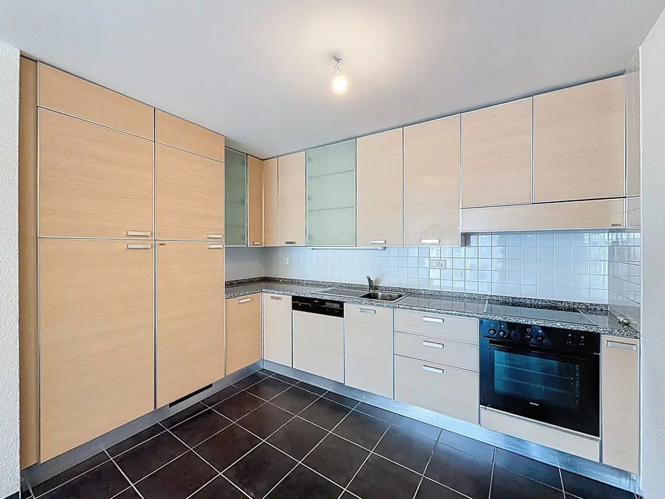Ecublens, schönes Apartment im letzten Stock