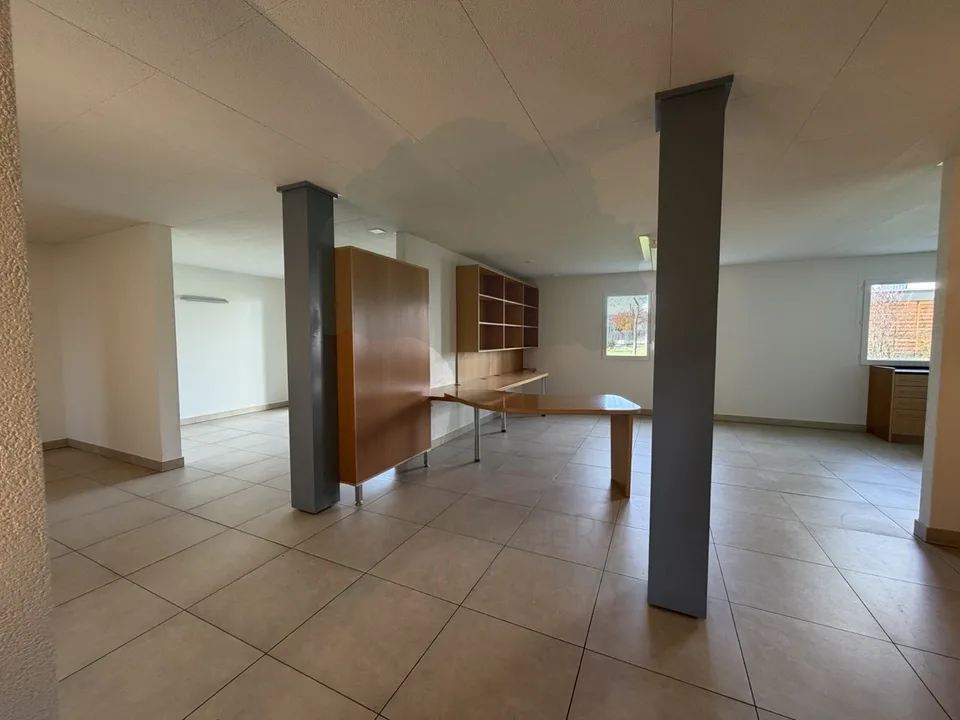 Ärztliche Praxis von 176 m² im Erdgeschoss - Courfaivre