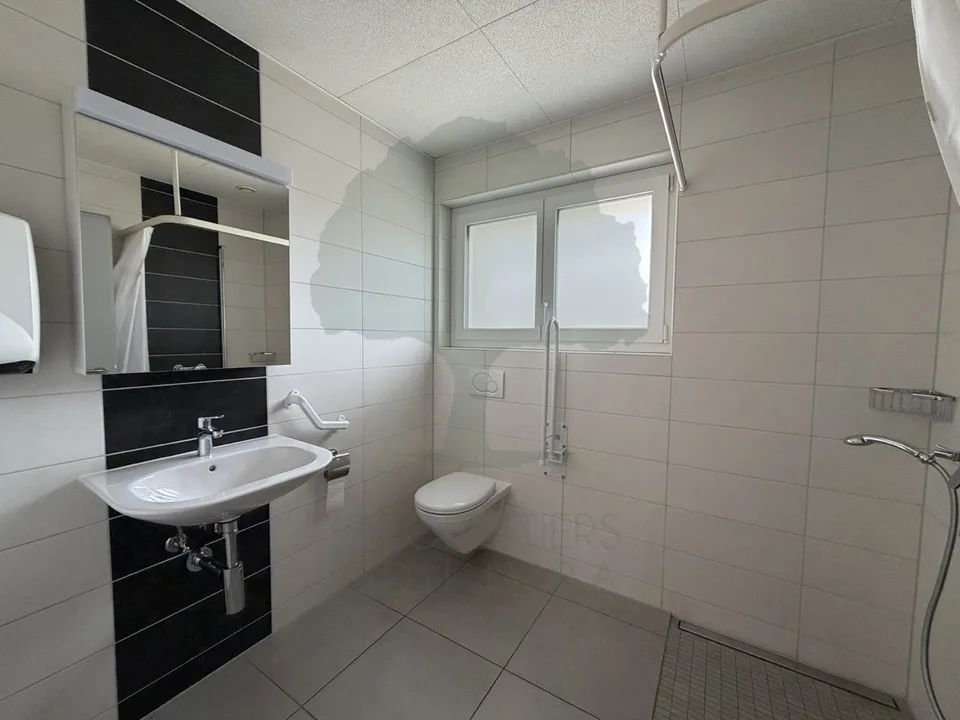 Ärztliche Praxis von 176 m² im Erdgeschoss - Courfaivre
