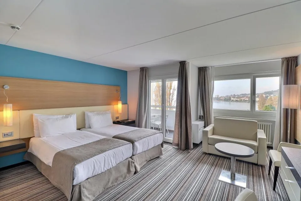 GRANDE CHAMBRE DOUBLE DANS HOTEL MONA