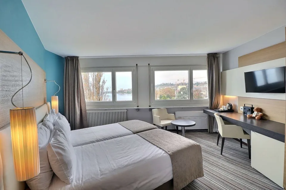 GRANDE CHAMBRE DOUBLE DANS HOTEL MONA