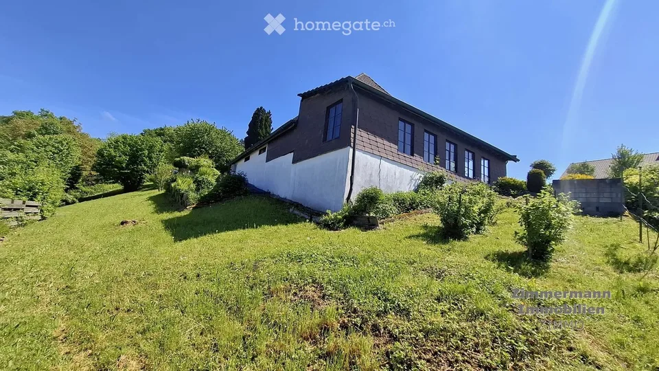 Casa studio storica su terreno edificabile attraente