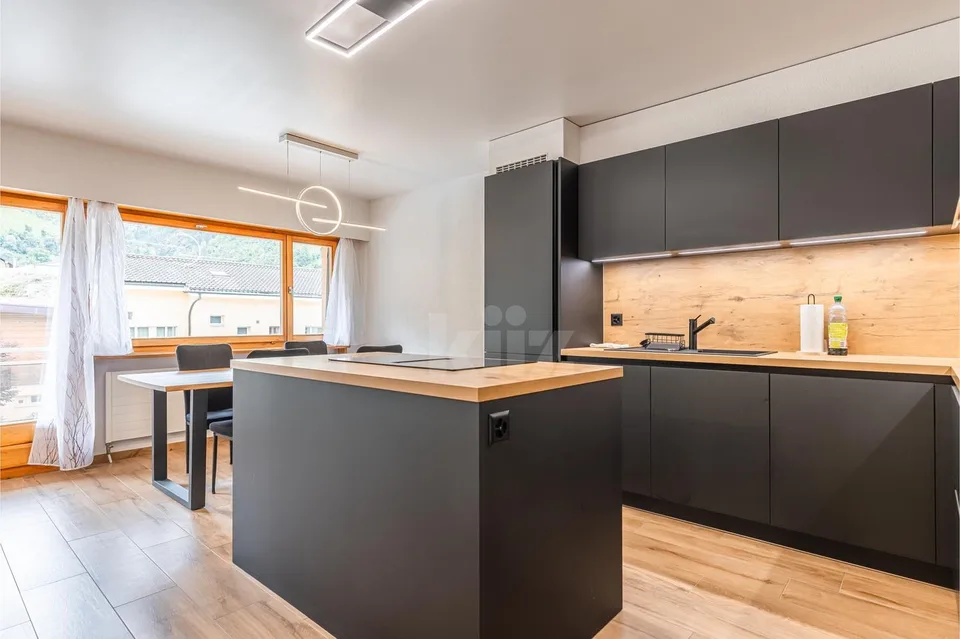 Bell'appartamento con balcone e vista montagna