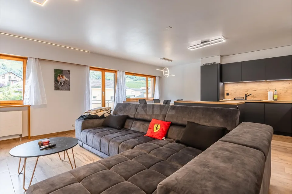 Superbe appartement avec balcon et vue montagne