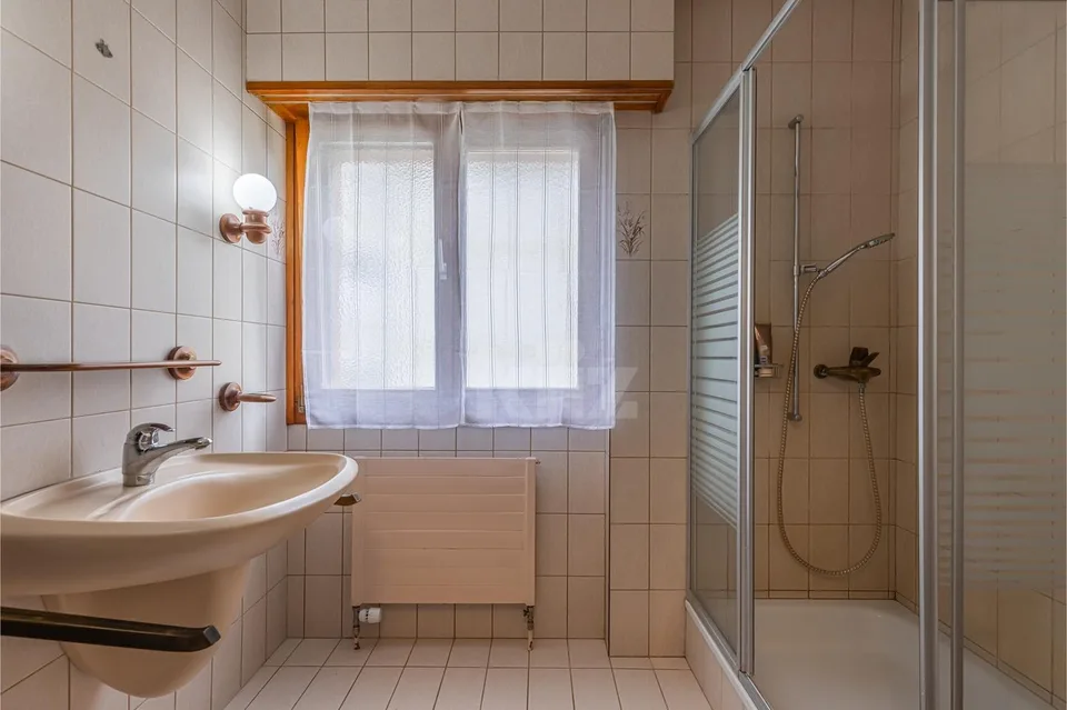 Schönes Apartment mit Balkon und Bergblick – Foto 10 von 13