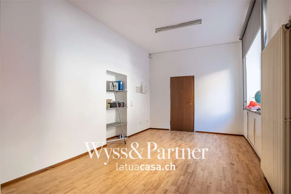 Praktische vielseitige Gewerbefläche