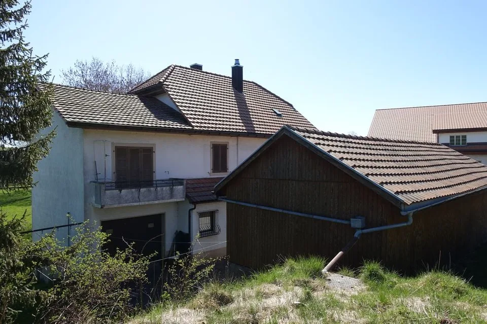 RESERVEE Les Reussilles - Haus mit 6 1/2 Zimmern und Abstellraum