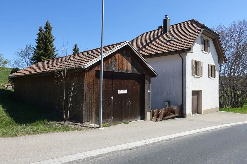 RESERVEE Les Reussilles - Haus mit 6 1/2 Zimmern und Abstellraum