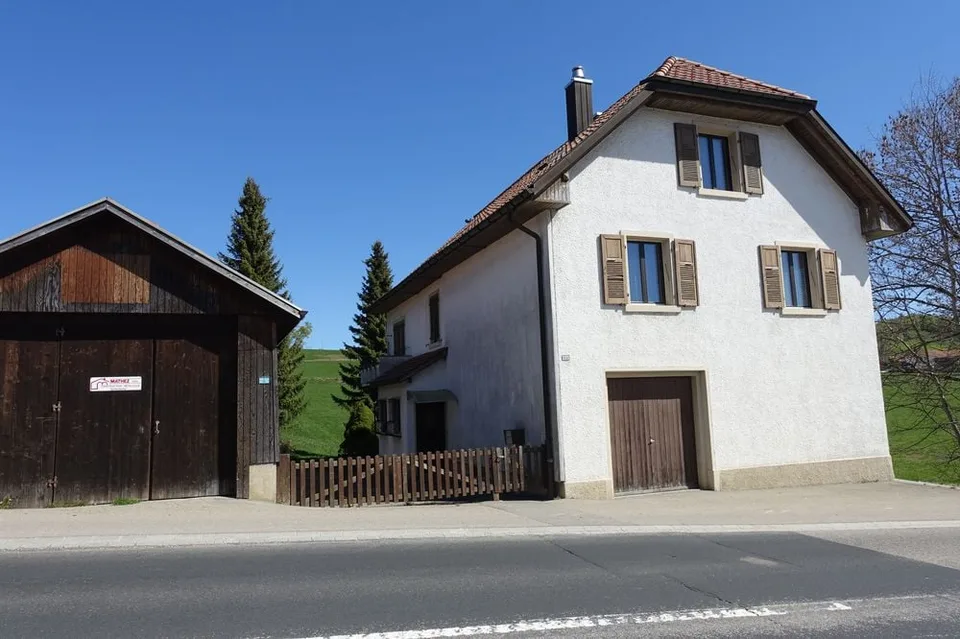 RESERVEE Les Reussilles - Haus mit 6 1/2 Zimmern und Abstellraum