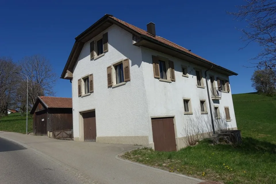 RESERVEE Les Reussilles - Maison de 6 1/2 pièces avec remise