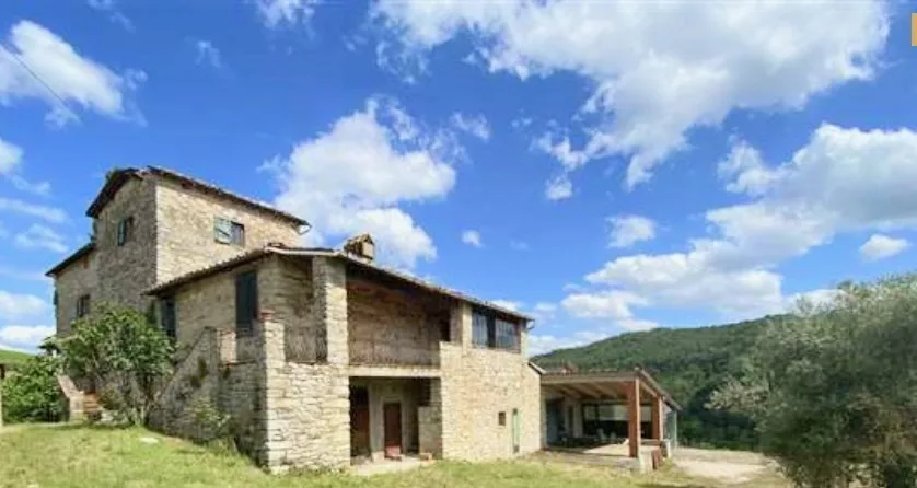Villa in Stile Toscano con Dependance, Piccolo Vigneto e Oliveto