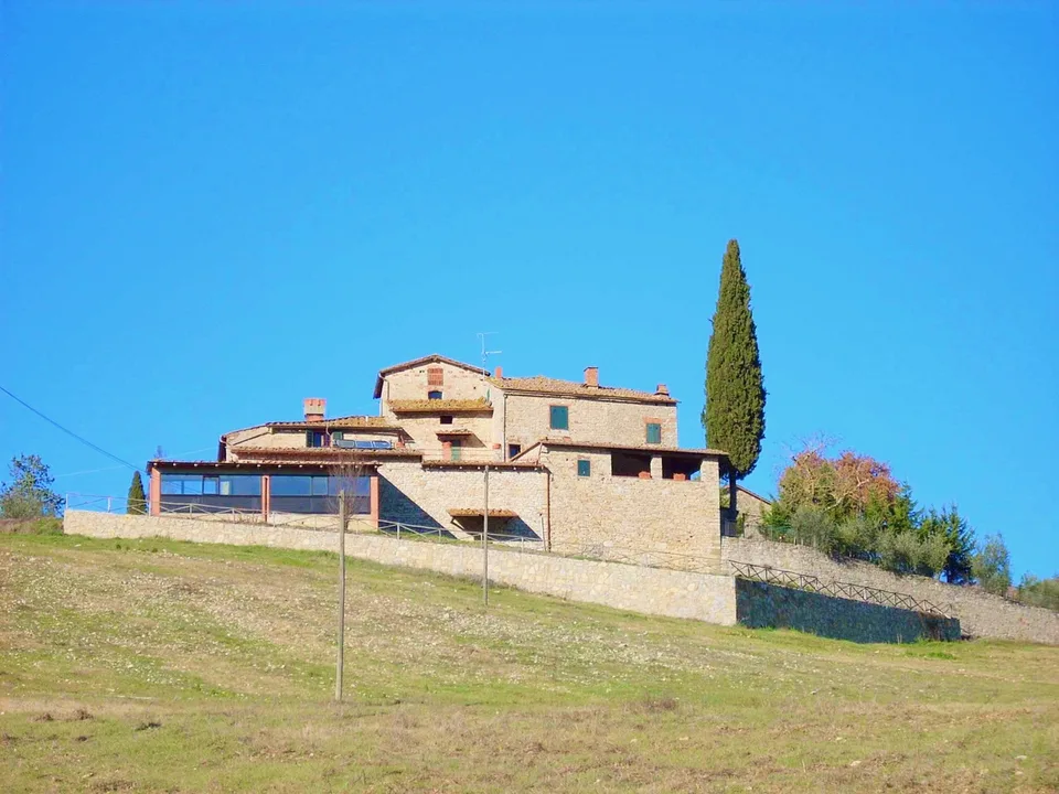 Villa in Stile Toscano con Dependance, Piccolo Vigneto e Oliveto
