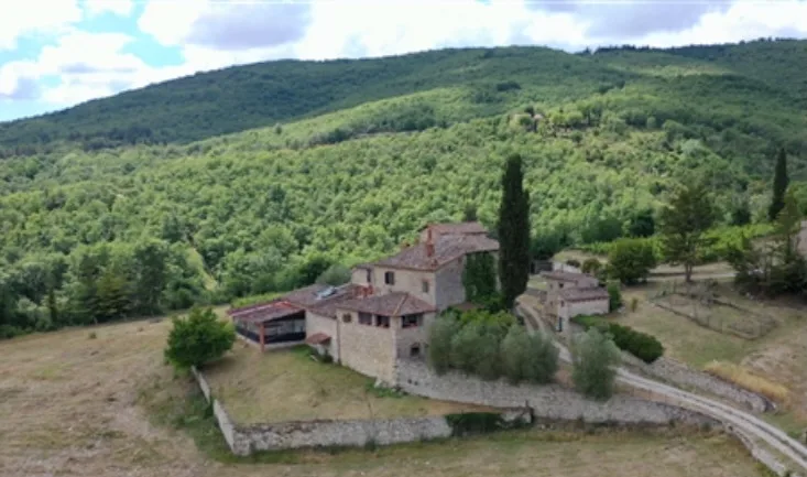 Villa in Stile Toscano con Dependance, Piccolo Vigneto e Oliveto