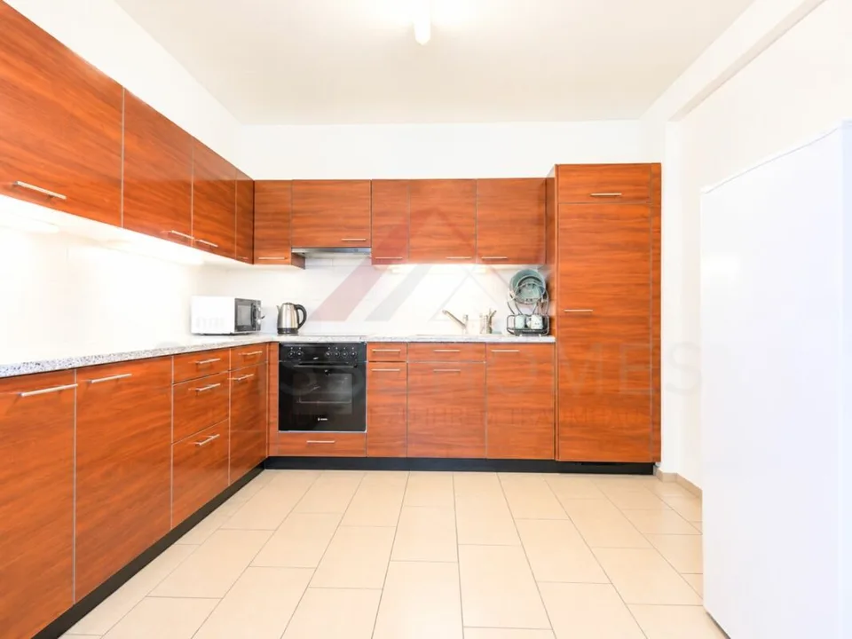 Perfekt für Familien - 4.5 Zimmer Wohnung mit Balkon und Spielplatz vor der Tür