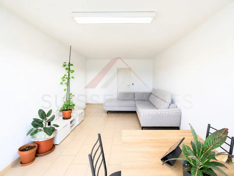 Perfekt für Familien - 4.5 Zimmer Wohnung mit Balkon und Spielplatz vor der Tür