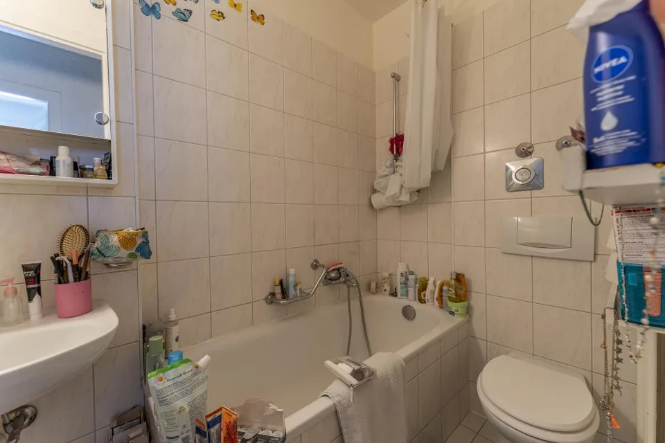 RARE LOCATION, TWO STEPS FROM THE CITY CENTER!