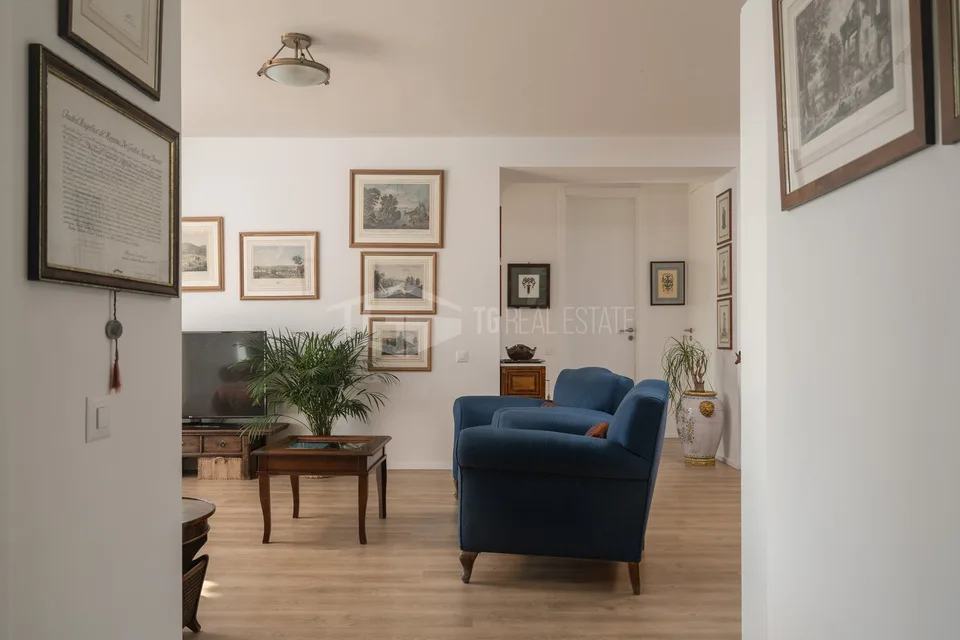 Elegantes 4.5-Zimmer-Wohnung mit Terrassen, nahe dem Zentrum und dem Bahnhof von Lugano