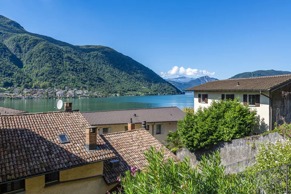 Caratteristico appartamento mansardato con vista lago