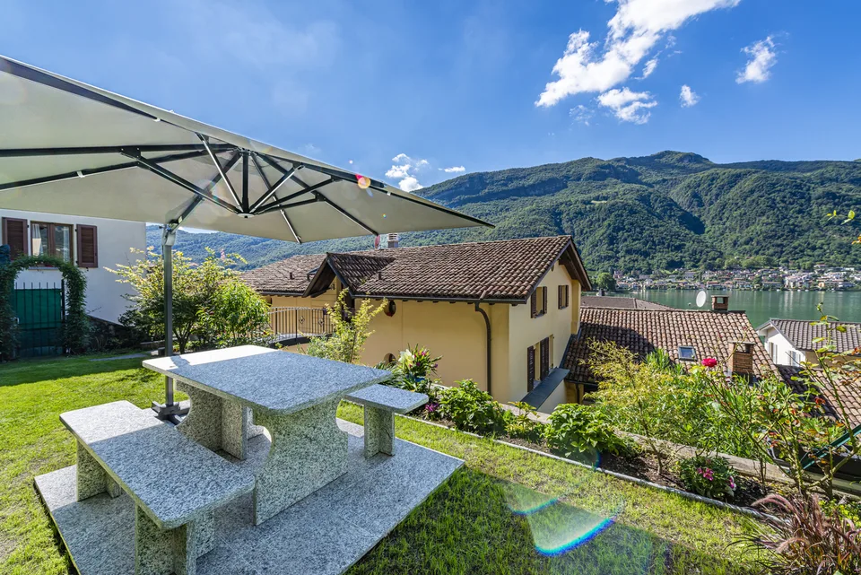 Caratteristico appartamento mansardato con vista lago
