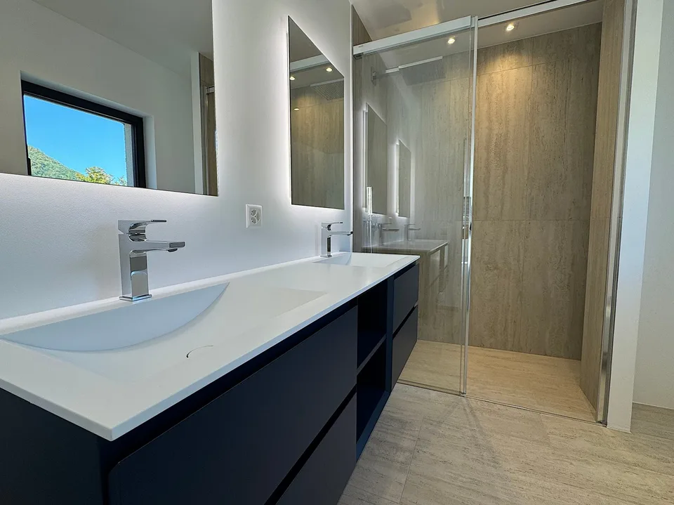 Elegante 4.5 locali al primo piano con terrazza e parziale vista lago – Foto 11 von 18