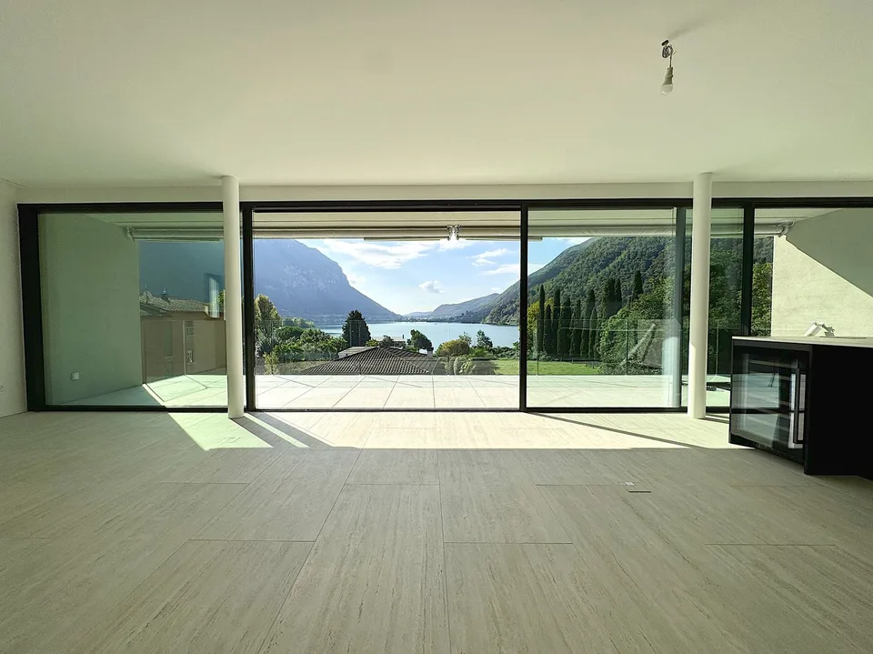 Elegante 4.5 locali al primo piano con terrazza e parziale vista lago – Foto 12 von 18