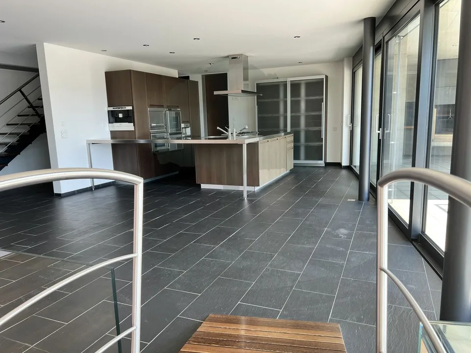 Magnifica casa di architetto di 300m2 su un terreno di 2'333m2