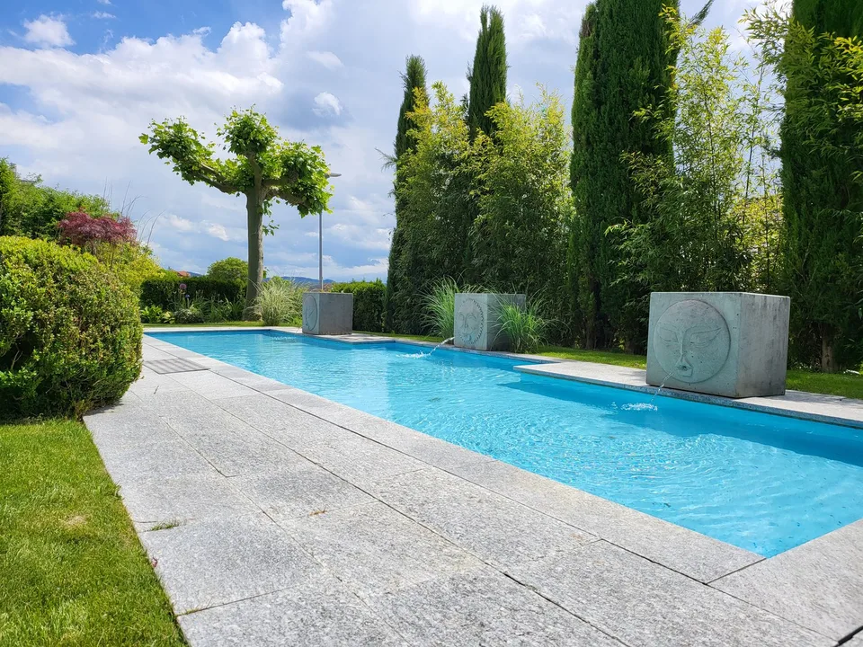 Villa esclusiva di 8,5 locali con fontana ornamentale e vista sulla montagna a Stettfurt