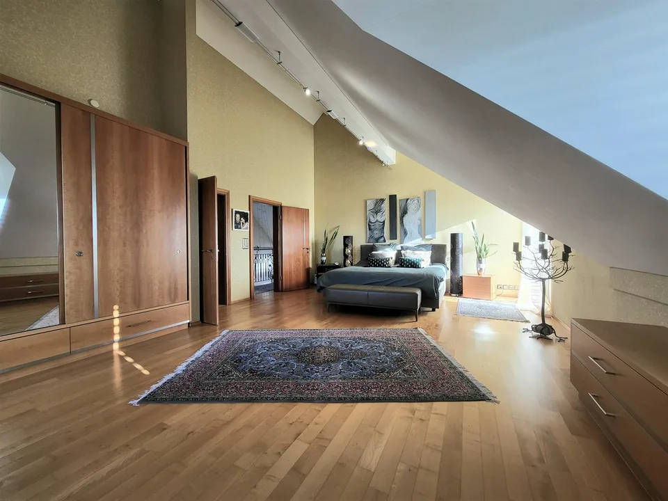 Villa exclusive de 8,5 pièces avec bassin d'ornement et vue sur la montagne à Stettfurt – photo 8 sur 14