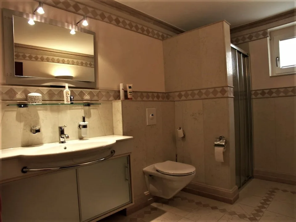 Villa exclusive de 8,5 pièces avec bassin d'ornement et vue sur la montagne à Stettfurt – photo 11 sur 14