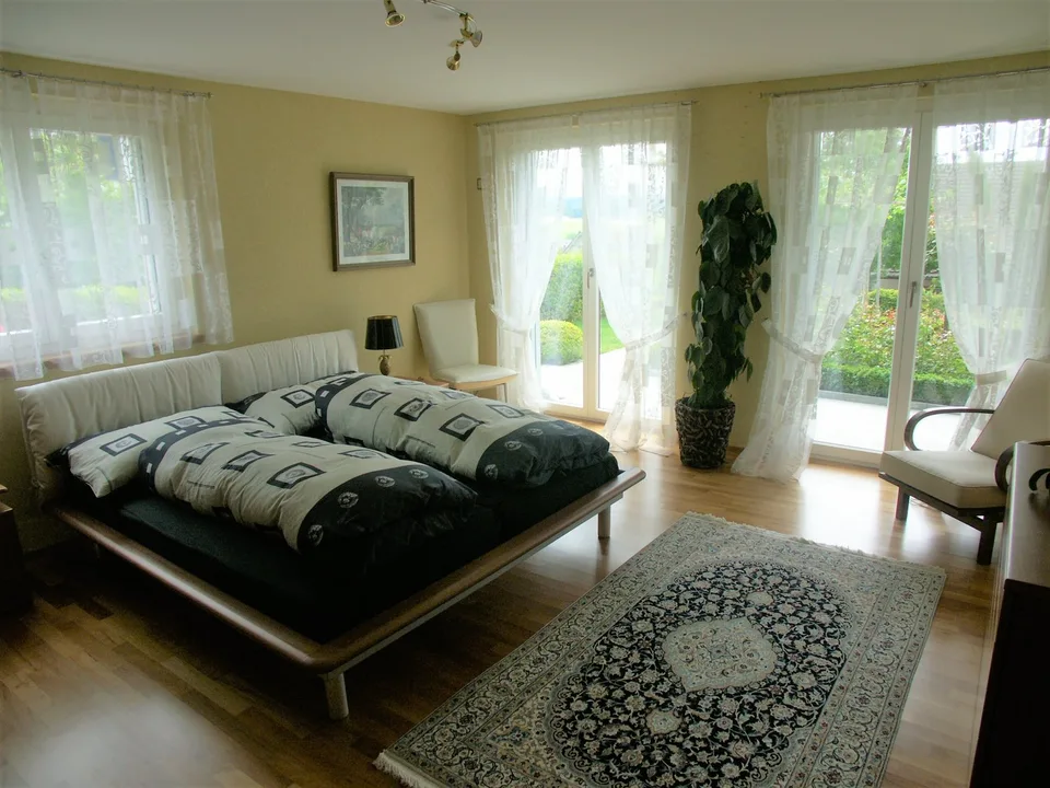 Villa exclusive de 8,5 pièces avec bassin d'ornement et vue sur la montagne à Stettfurt – photo 10 sur 14