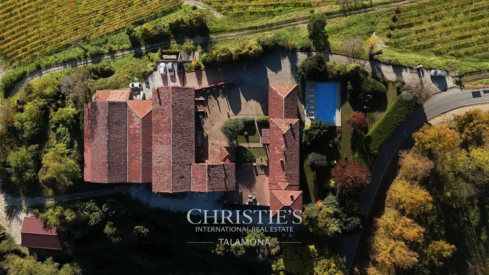 Azienda vinicola con vigneti e casa di campagna nel Monferrato - Serralunga di Crea