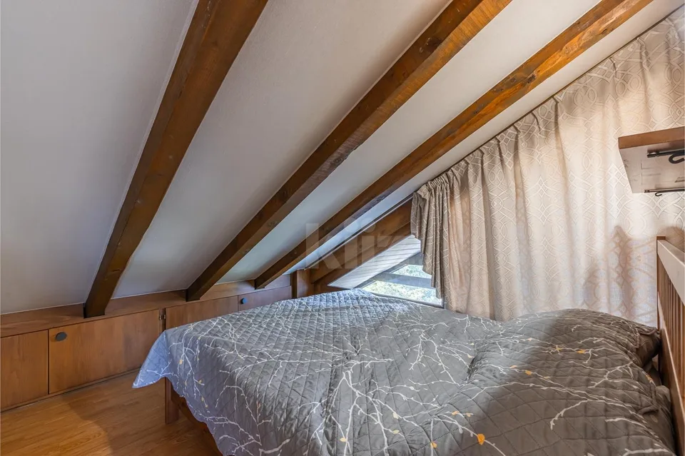 Charming apartment with mountain view and large balcony – photo 8 of 13