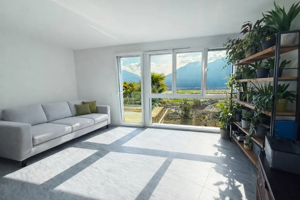 Résidence secondaire : Appartement 2,5 pièces moderne avec terrasse magnifique et vue panoramique.